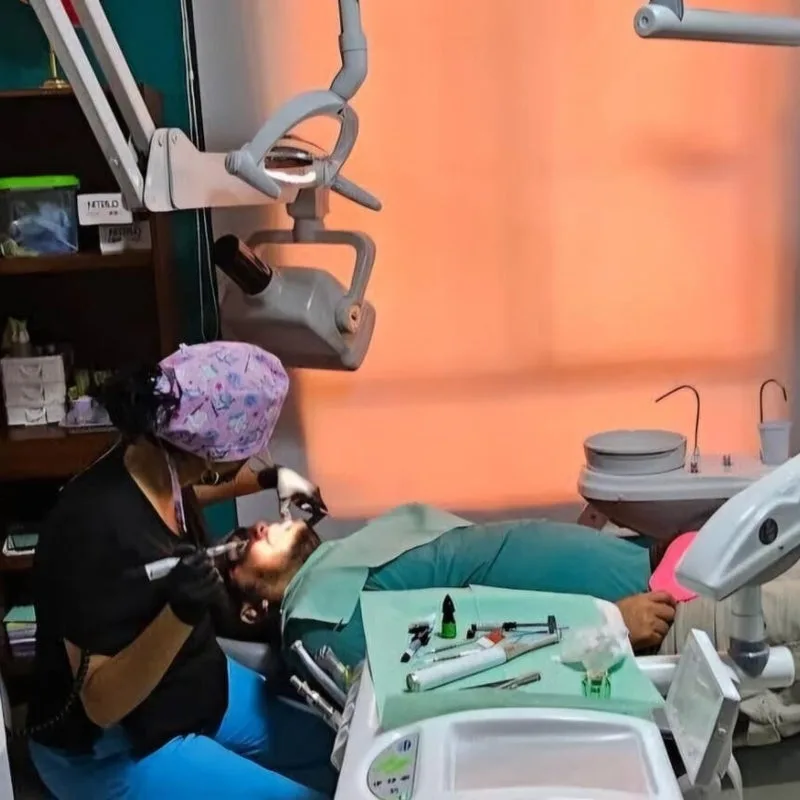 Área de atención dental en la clínica, fotografía 3