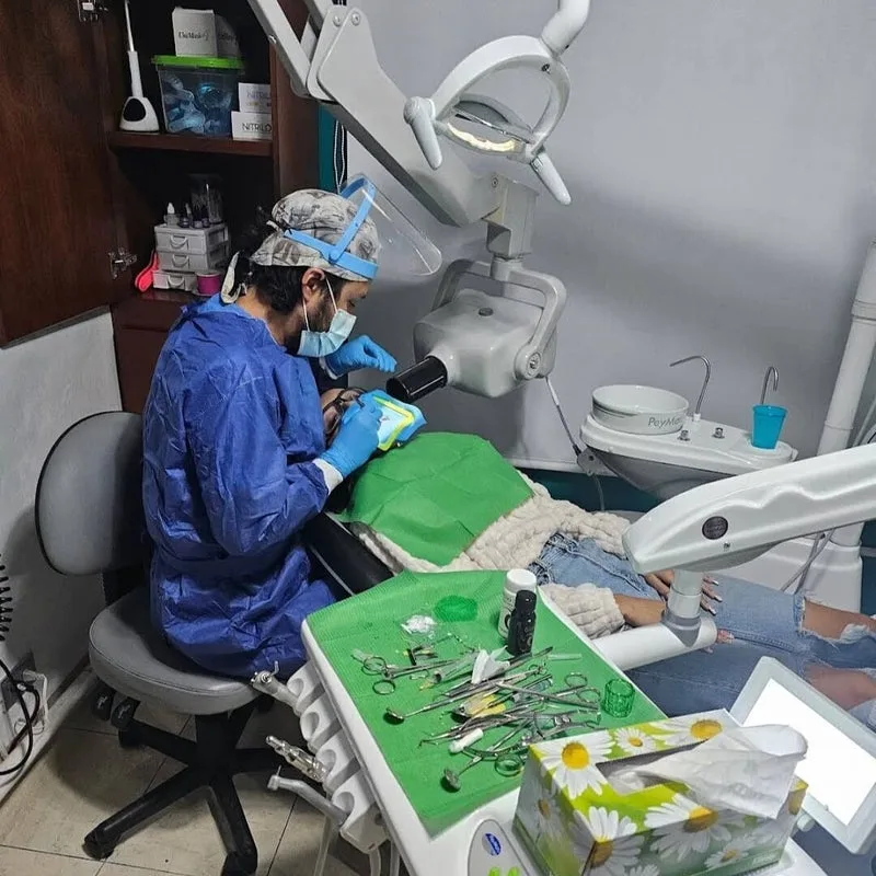 Procedimiento dental en Odontología Integral
